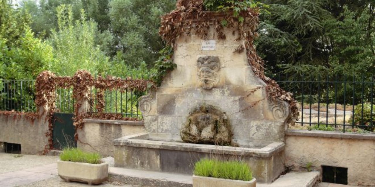 fontaine place de l'ancien lavoir